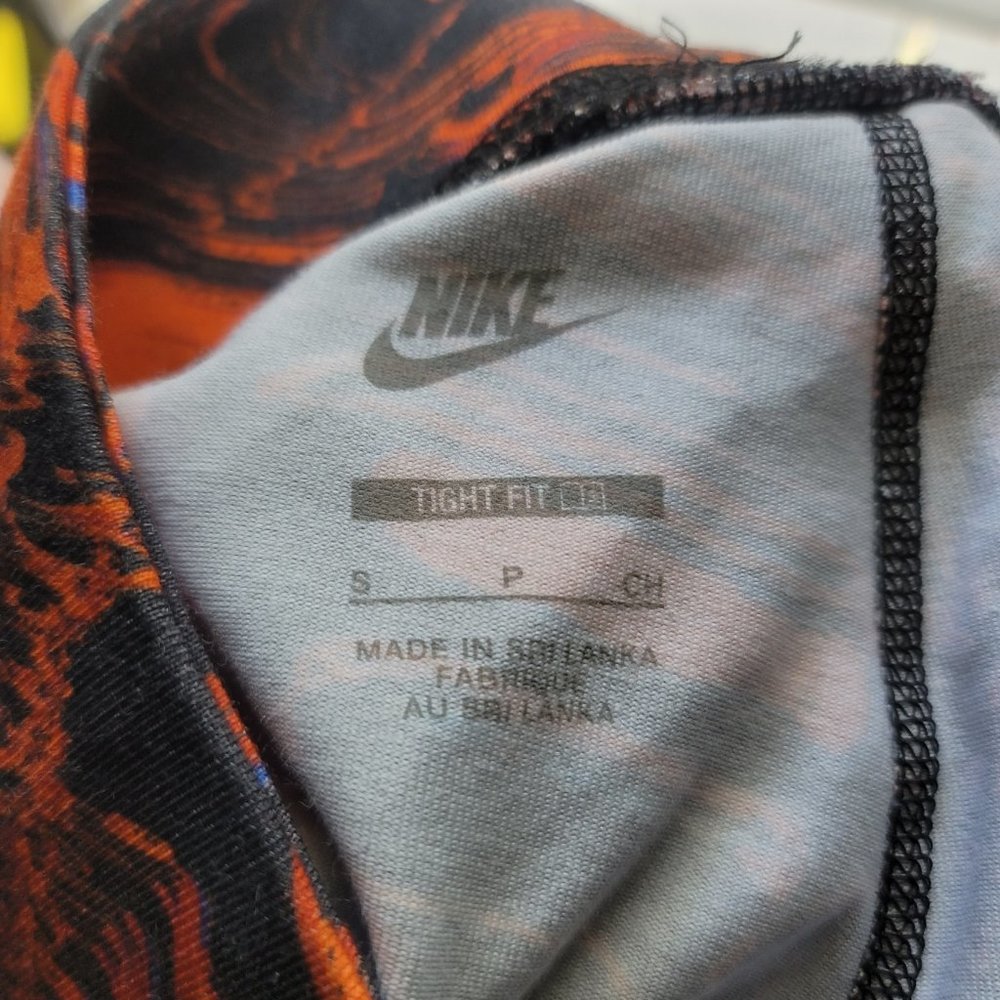 Nike Tight Fit High-Rise All Over Print Leggings - Picture 9 of 10